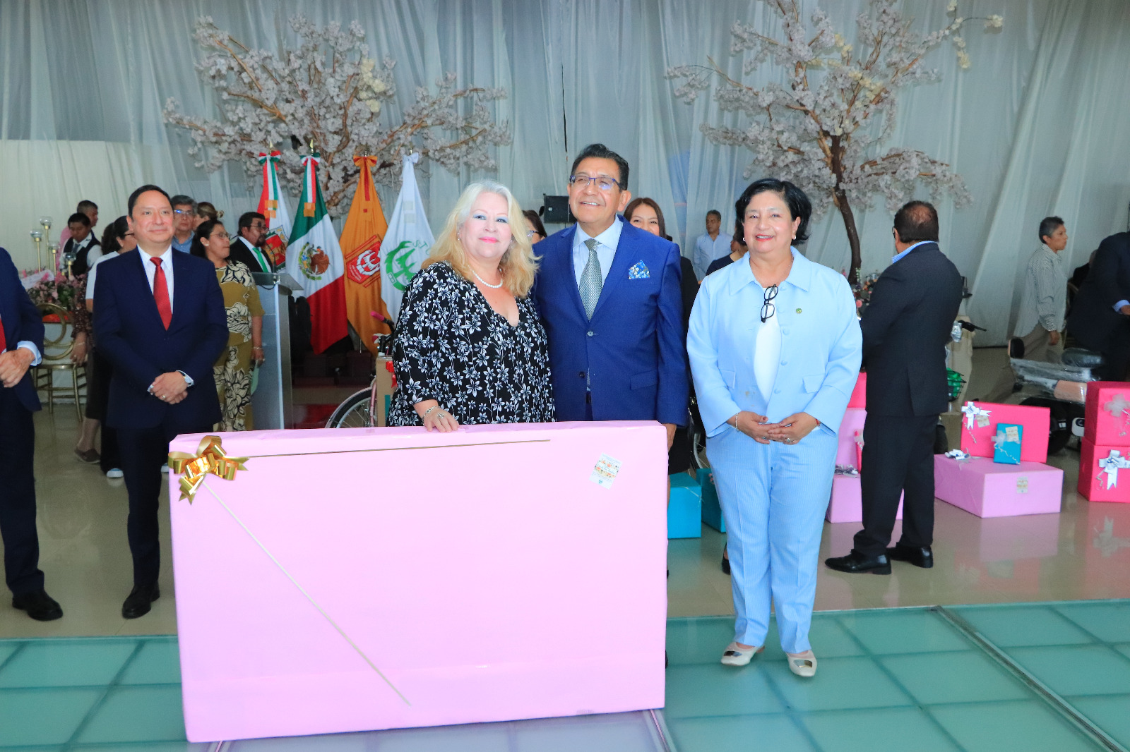Encabeza Rector celebración del STUAT por el Día de las Madres